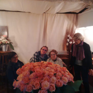Madeleine et Rosette lors de la Fête de son anniversaire pour ses 100 ans, chez Danielle (entre voisins et venue de Mme la Maire de Gentilly) le 9 septembre 2017. © Agiv