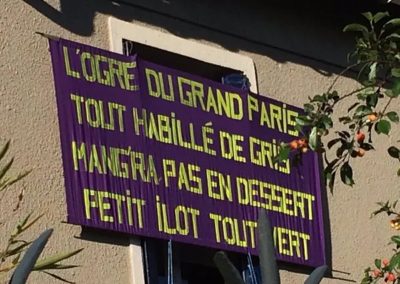 A la fenêtre d'une maison Rue de la Paix Gentilly